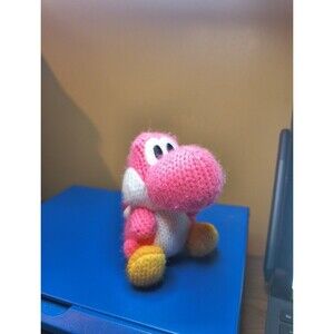 Nintendo Wii U - Yoshi's Wolly World - Pink Yarn Yoshi Amiibo - Loose